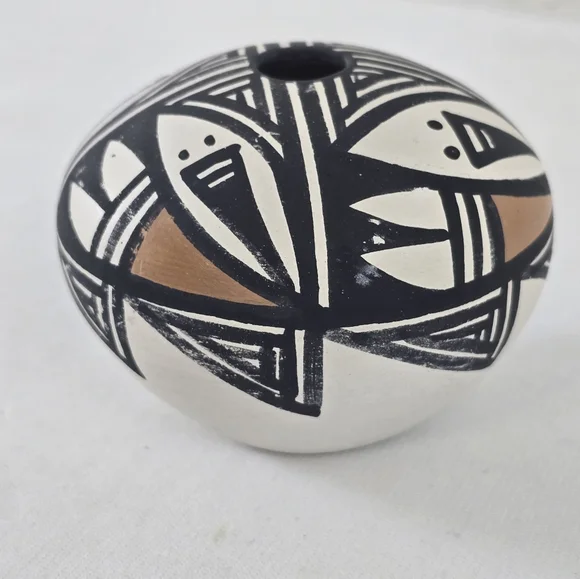 Native American Acoma Indian Hand Painted Seed Pottery by Antonio - Picture 4 of 8